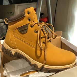 ❌SOLD❌ Hiking boots 🥾